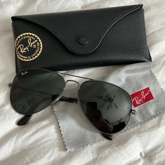 New without box Ray-Ban Aviator classic sunglasses, black with black case. Ray Ban Sunglasses Classic Aviator Black Wire Frames G-15  main image 3